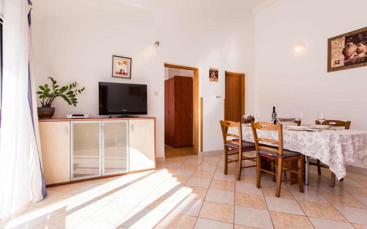 Apartments Luka Baška Eksteriør billede